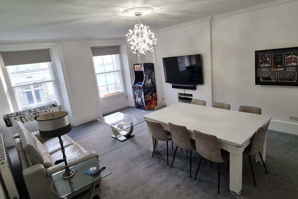 Large 4 Bed Apartment EDI