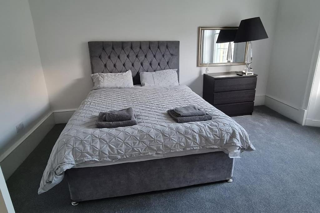 Large 4 Bed Appartement *